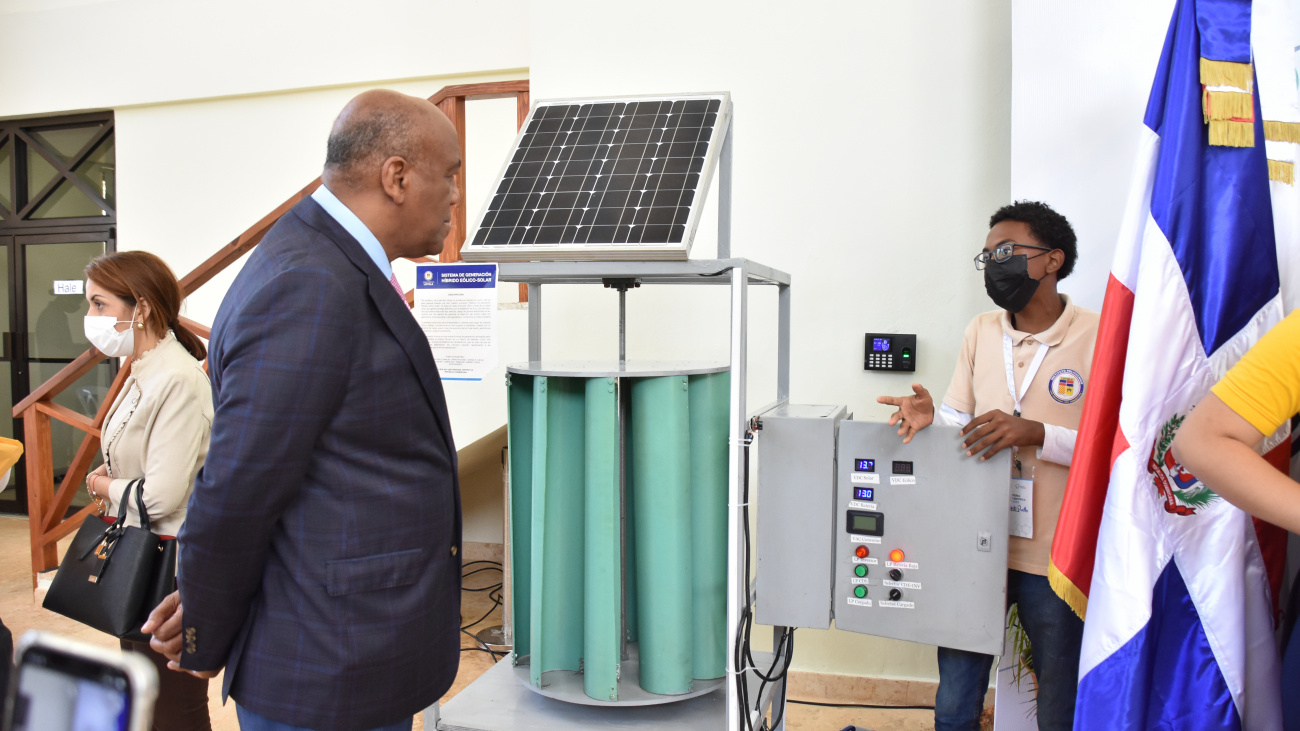 Ministerio de Energía y Minas fomenta proyectos educativos durante Feria Científica en Ciudad Juan Bosch