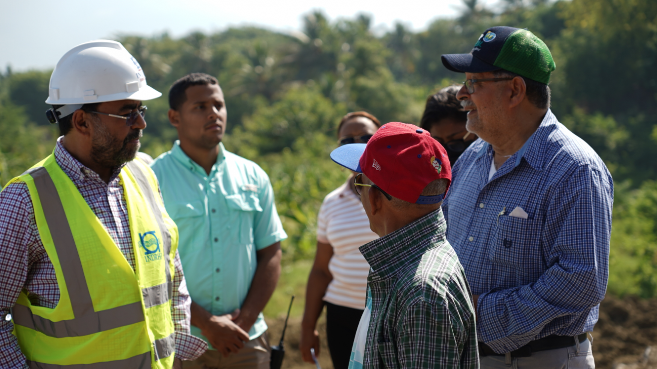 INDRHI realiza encuentro con productores de la Línea Noroeste tras recorrer sistemas de riego