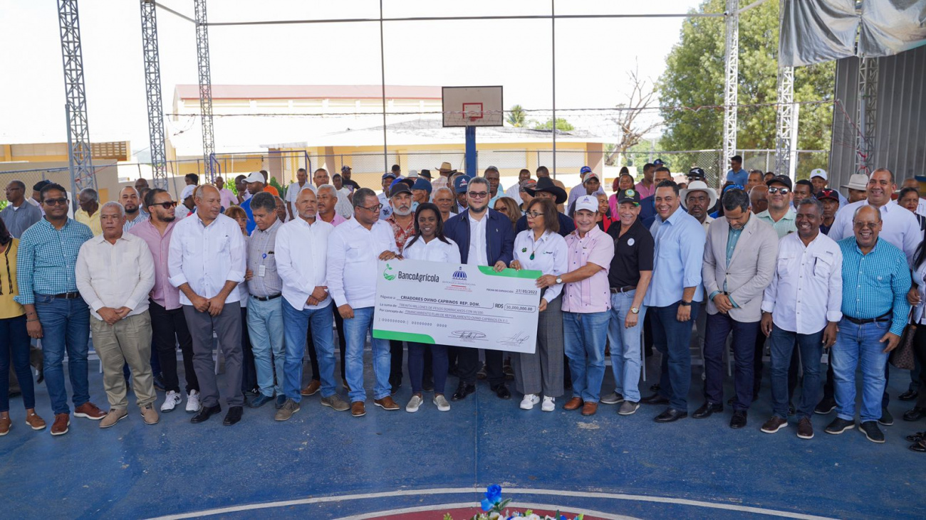FEDA entrega financiamiento a productores de Elías Piña