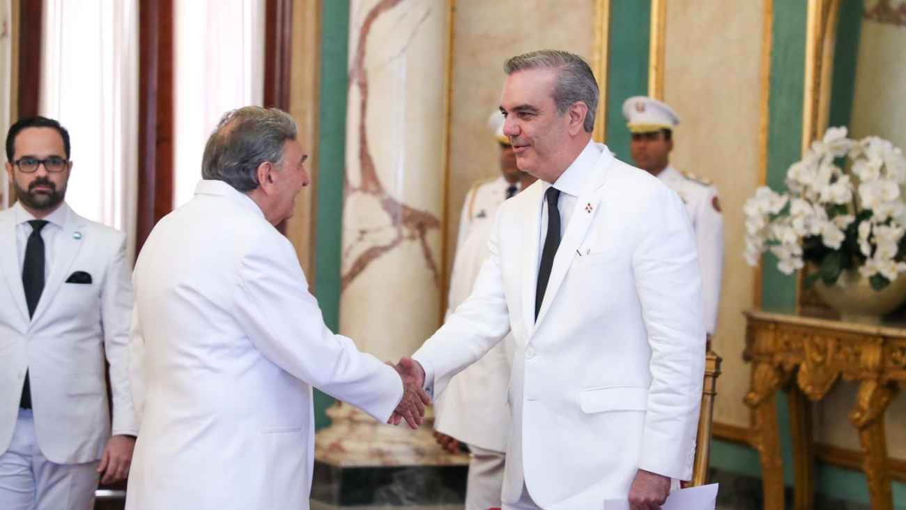 Presidente Abinader recibe cartas