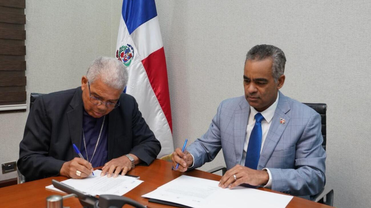 Entrega lotes en Ciudad Juan Bosch para construcción de tres iglesias