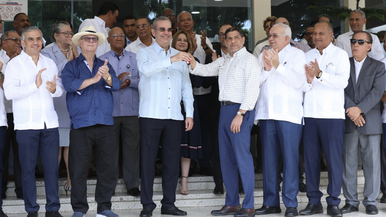 Entrega 235 maquinarias y equipos agrícolas al Ministerio de Agricultura