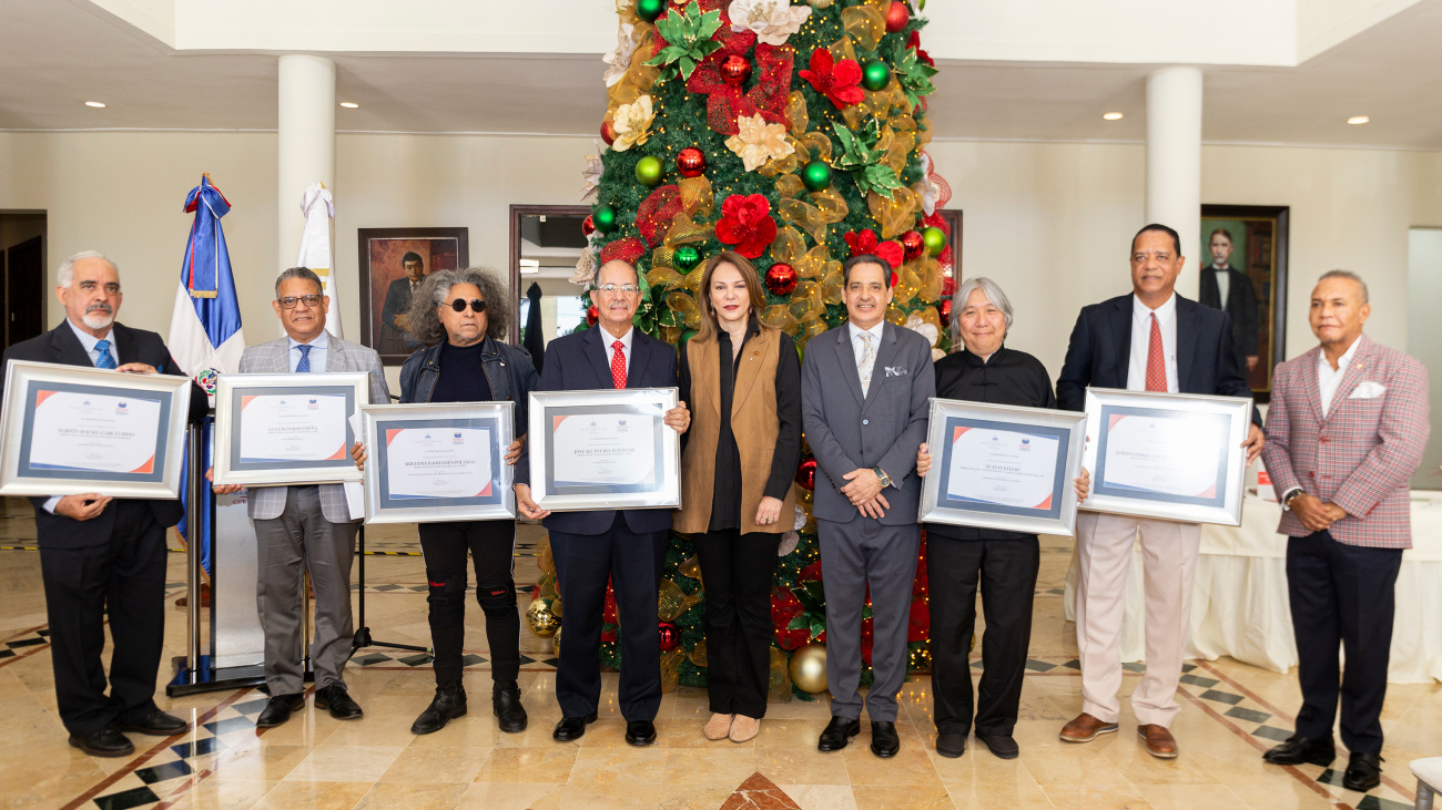 Premios Anuales de Literatura 2022 y lanza convocatoria para el 2023