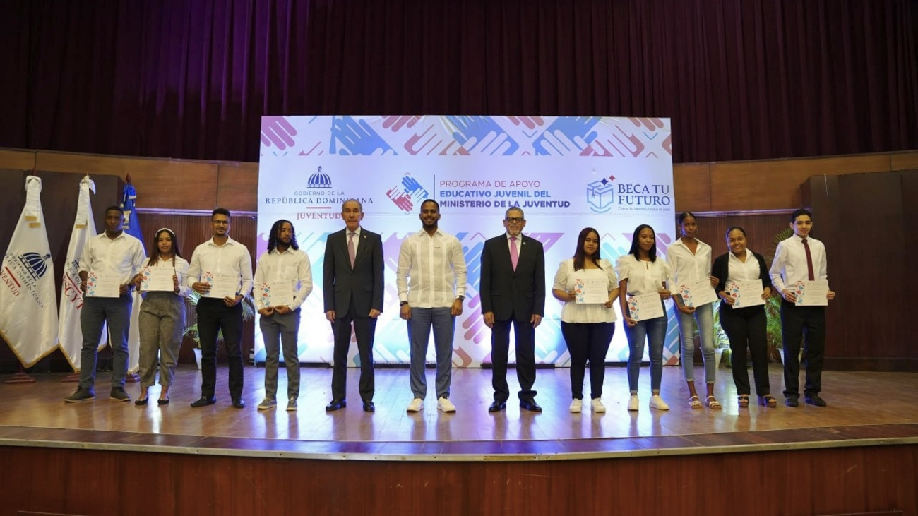 727 jóvenes reciben certificados del programa de apoyo educativo del Ministerio de la Juventud