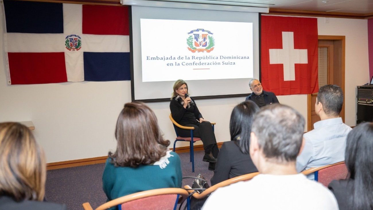 Vicepresidenta se reúne con dominicanos en Suiza