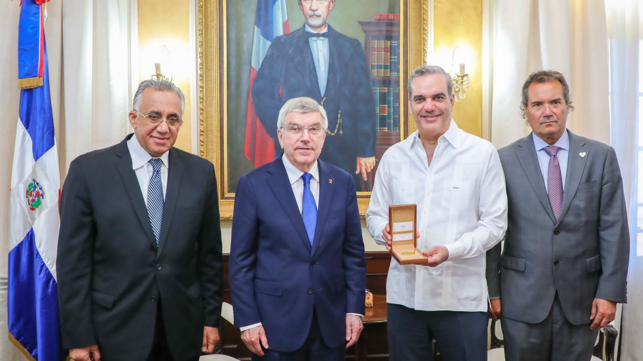 Presidente Abinader junto autoridades del Comite Olímpico Internacional