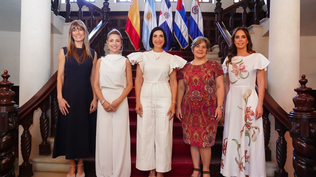 Primera dama junto a sus homólogas