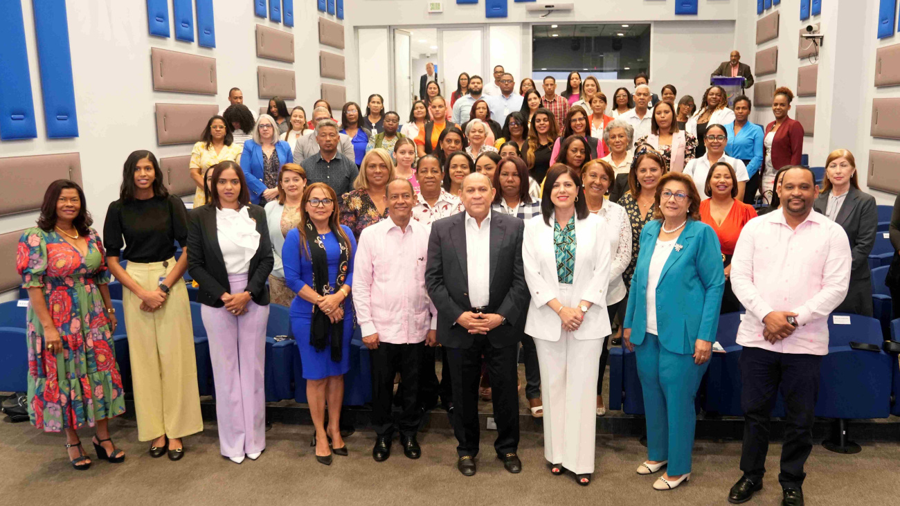 Cien mujeres de UNMUNDO inician capacitación en Oratoria y Liderazgo