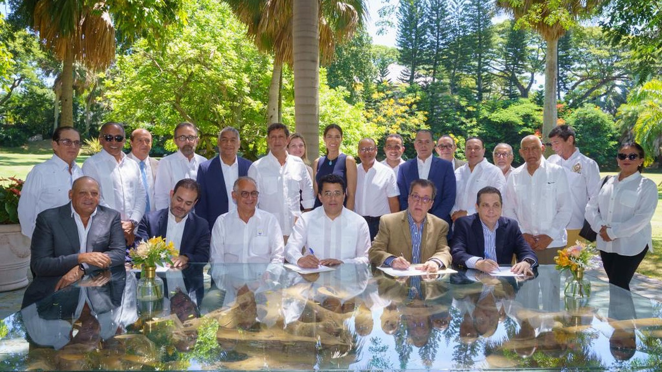 Ministro junto a empresarios