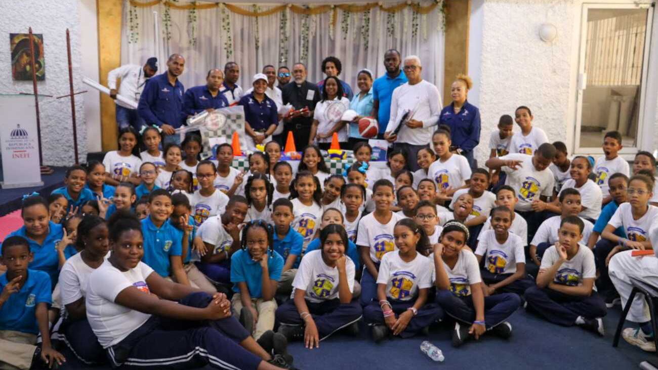 INEFI entrega utilería deportiva en Escuela San Gabriel Arcángel
