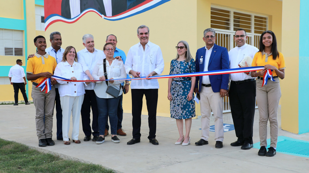 Presidente Abinader durante la inauguración