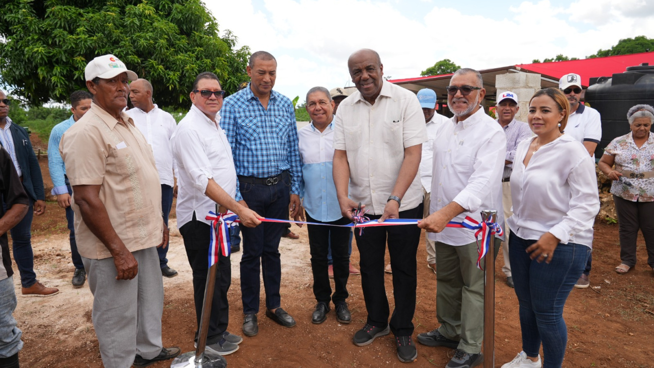 Energía y Minas inaugura proyectos de paneles solares para la electrificación rural y bombas sumergibles en beneficio de 1,000 comunitarios en Higüey