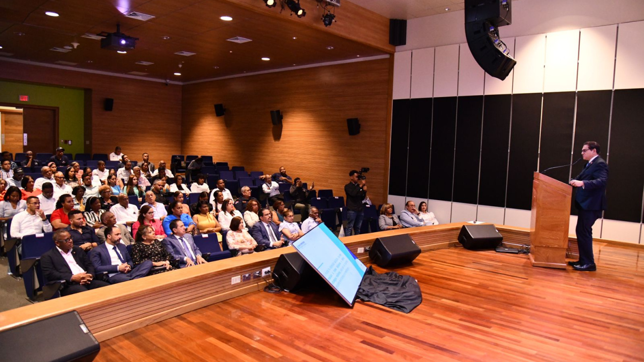 Ministro de Salud presenta PLANDES 2030 en las provincia Peravia