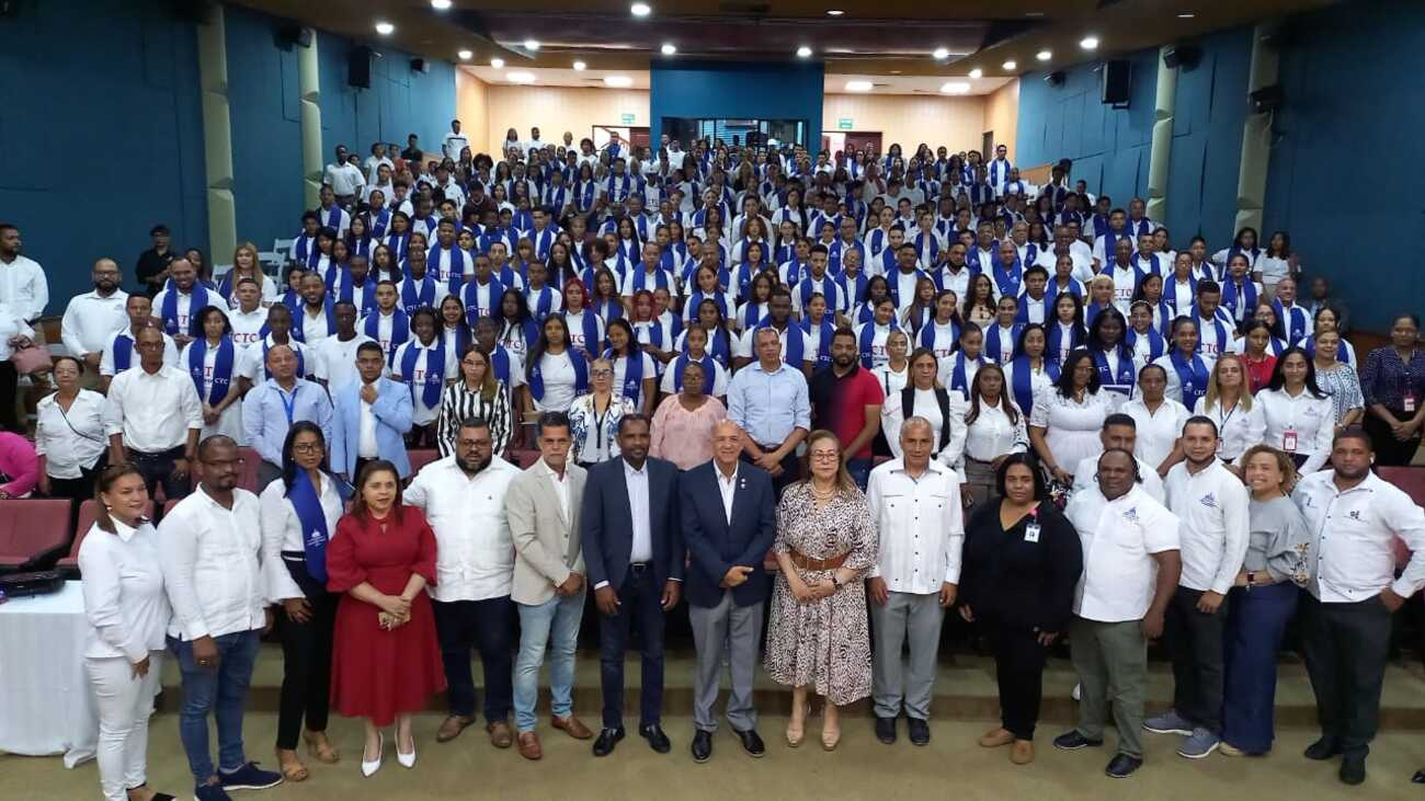 450 jóvenes son certificados en áreas tecnológicas por los CTC en el Cibao