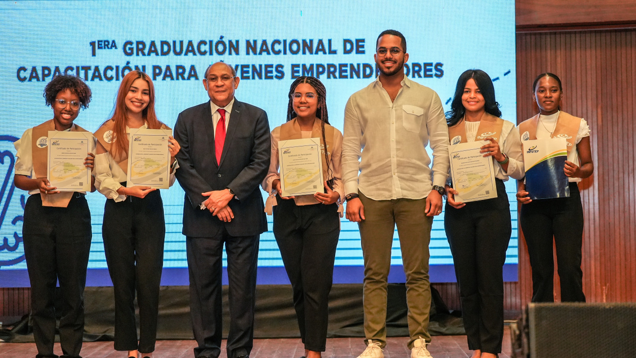 219 jóvenes se gradúan en capacitaciones por el Ministerio de la Juventud e INFOTEP 