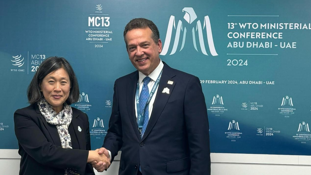 minsitor bisono con la representante de Comercio de Estados Unidos