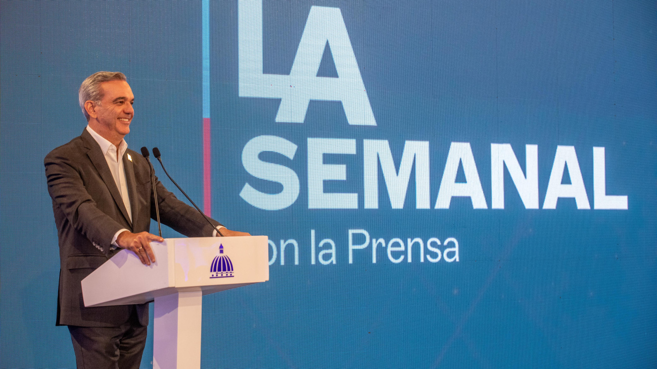 presidente abinader durante la semanal