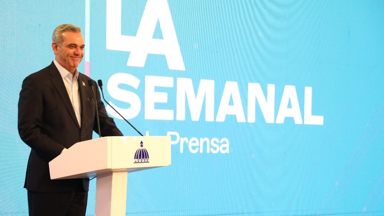 presidente abinader durante la semanal