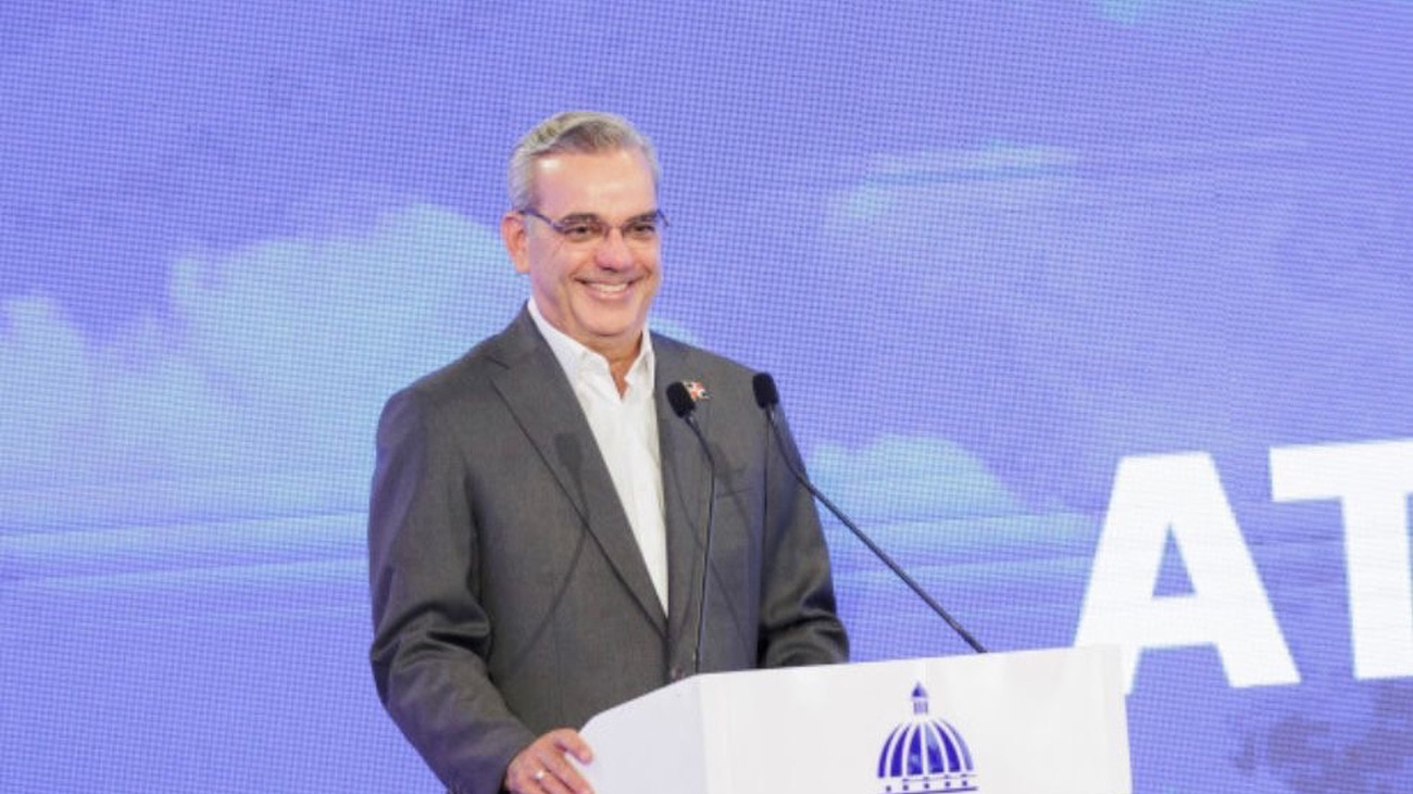 presidente abinader durante la semanal