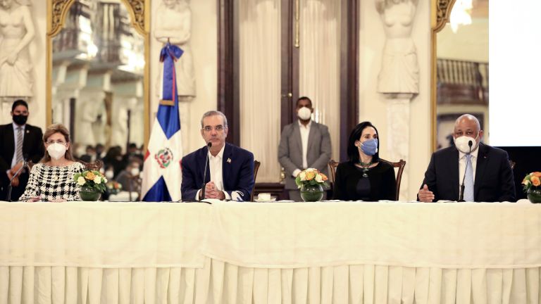 Presidente Abinader presenta plan para el año escolar 