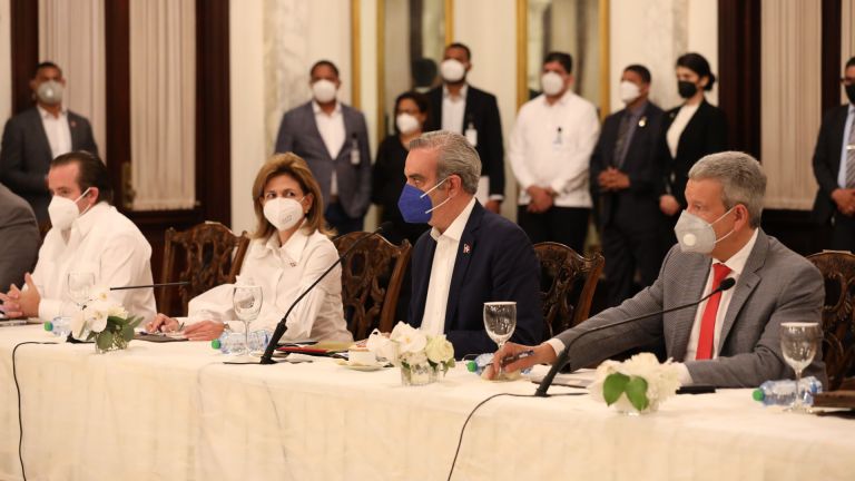 Reunión con el Comité Nacional de Emergencia