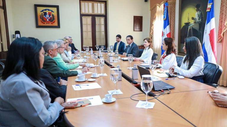 VicePresidenta durante el dialogo