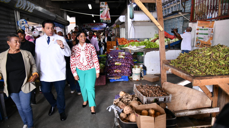 Ministro durante recorrido