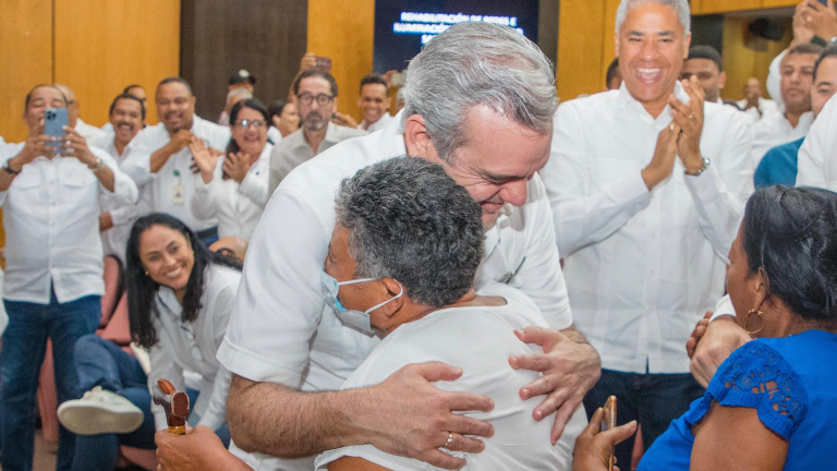 Presidente Abinader inaugura proyectos eléctricos en María Trinidad Sánchez que beneficiarán más de 18,000 clientes