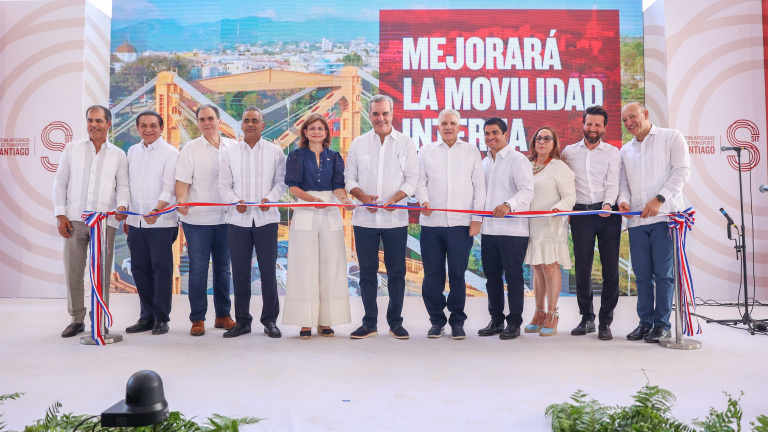 presidente abinader inaugura metro santiago