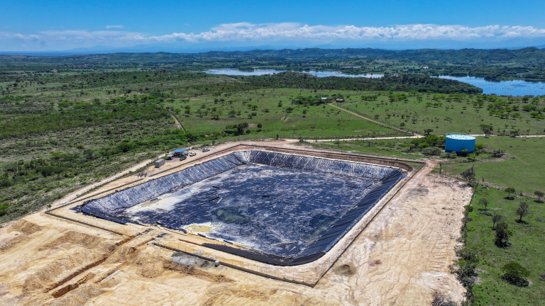 Indrhi construye canales laterales de la presa de Maguaca, en Montecristi