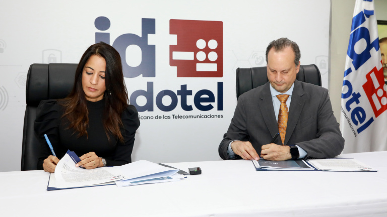 Indotel firma contrato para adquisición de edificio propio; ahorrará al Estado unos RD 1,540 millones en 10 años
