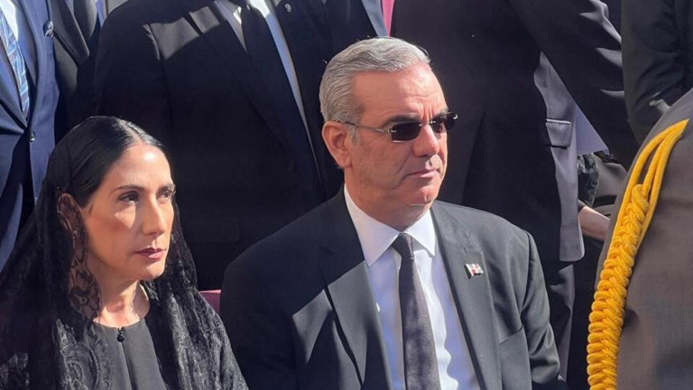 Presidente Luis Abinader y primera dama Raquel Arbaje