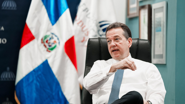 Ministro Víctor Bisonó 