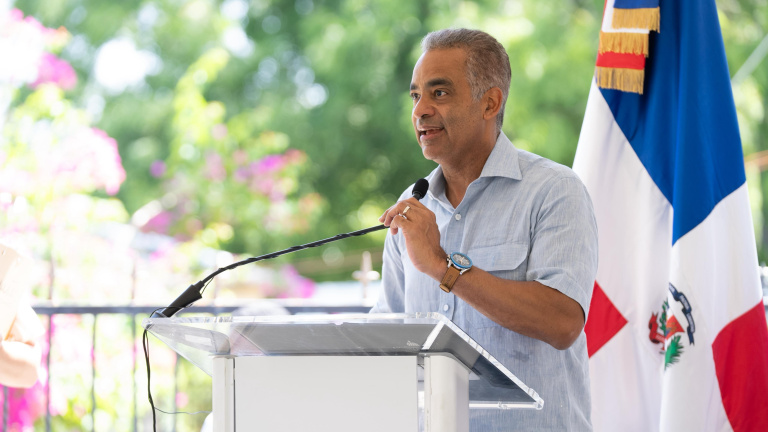 Gobierno inaugura proyecto de electrificación rural que beneficia a más de 400 personas en Villa Lobo, Montecristi